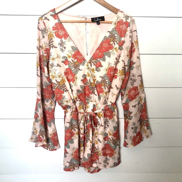LULU’S Floral Romper with Bell Sleeves Size Small - Picture 4 of 9